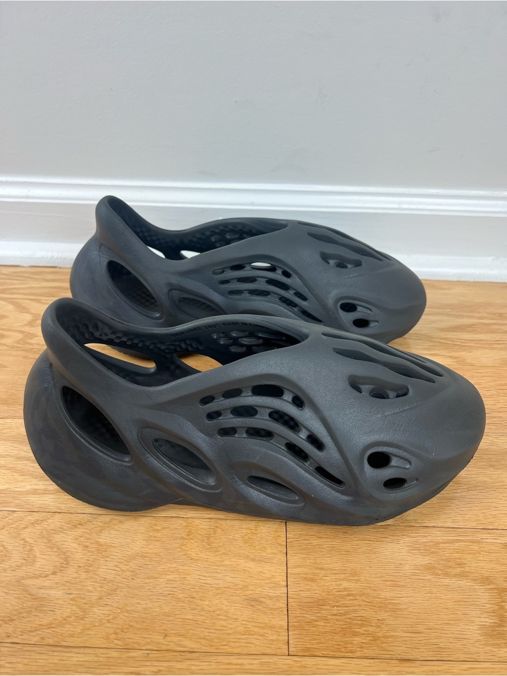 Adidas Yeezy Foam Runner Onyx Black Men 10 Women 11